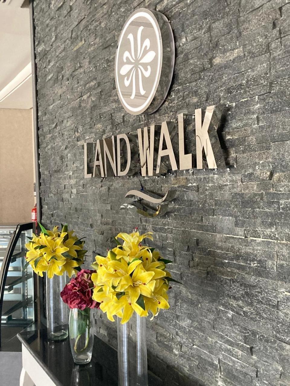 Апарт отель Land Walk Al Aqiq Эр-Рияд Экстерьер фото